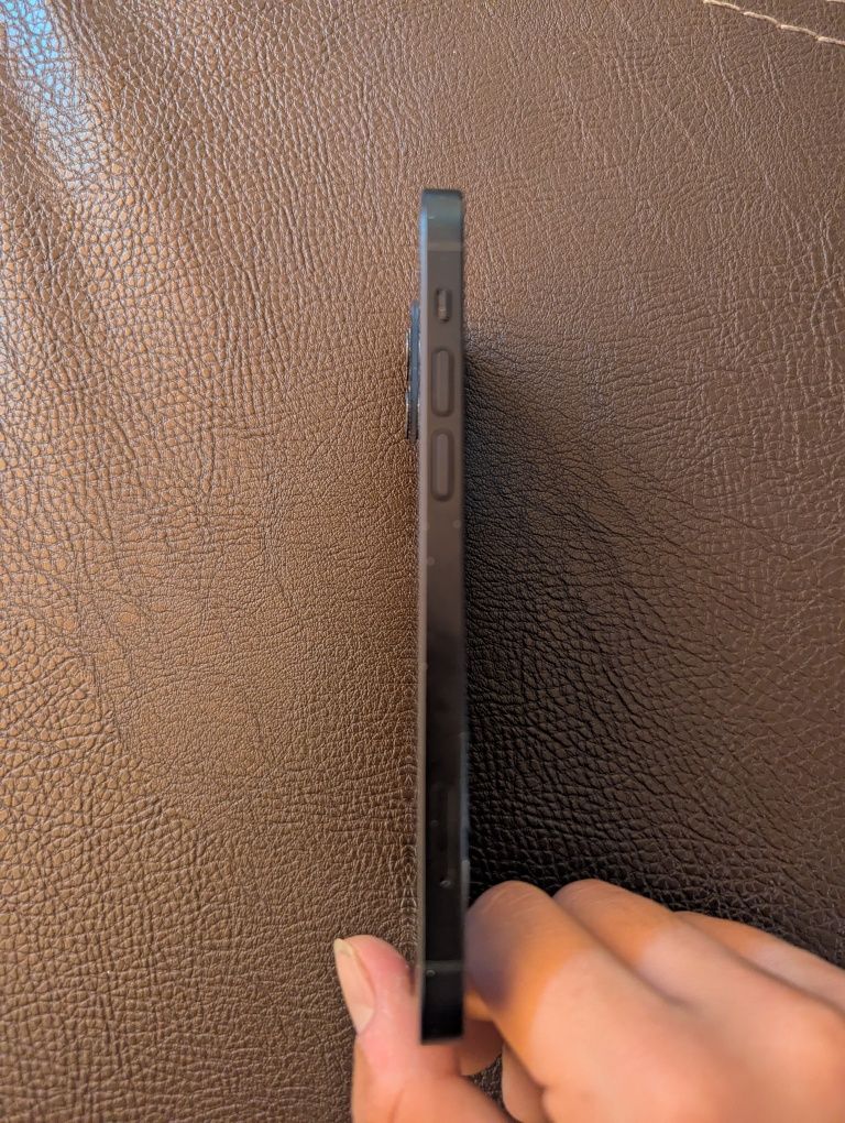 Продавам iPhone 12 128GB