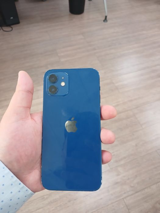 Продам Айфон 12 64 гб