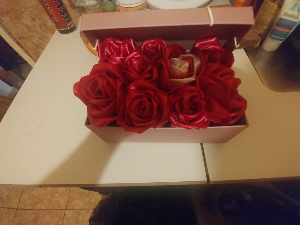 Стенени рози в кутия