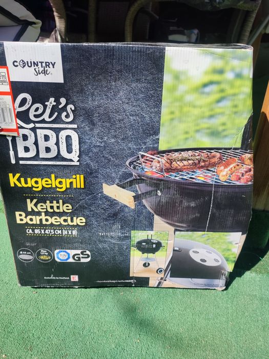 Grătar nou in cutie cu roti și capac