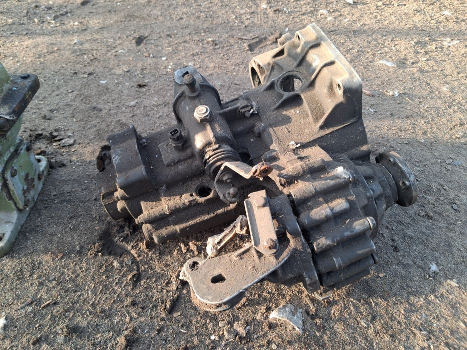 Кпп фолтцваген гольф ,вента .4 ступка рабочая