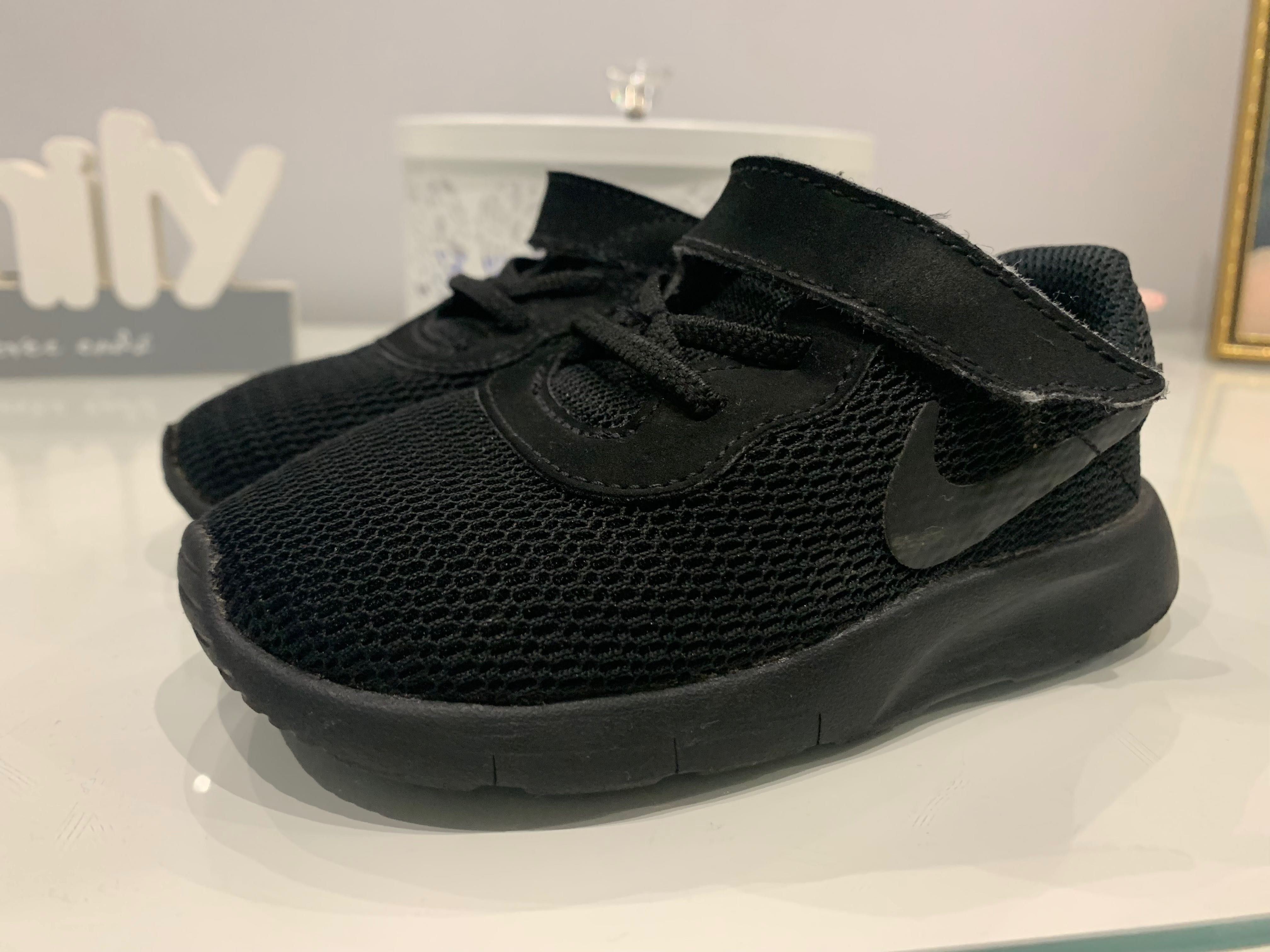 Adidasi Nike ( mar. 23.5)