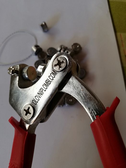 Оловни пломби,Пластмасови и метални пломби,гравюри и лого.Пройзводител