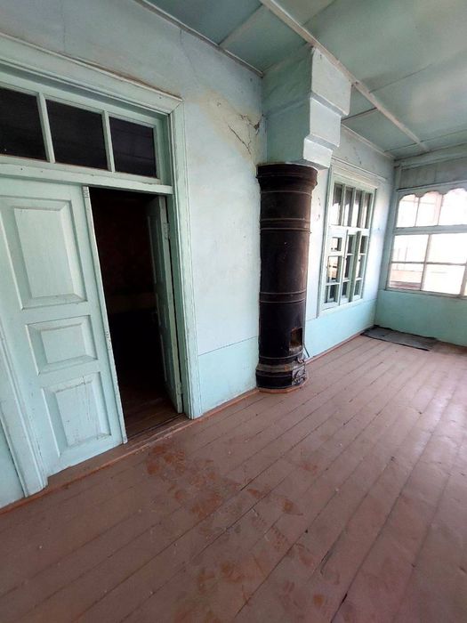 Uy sotiladi, suv svet bor