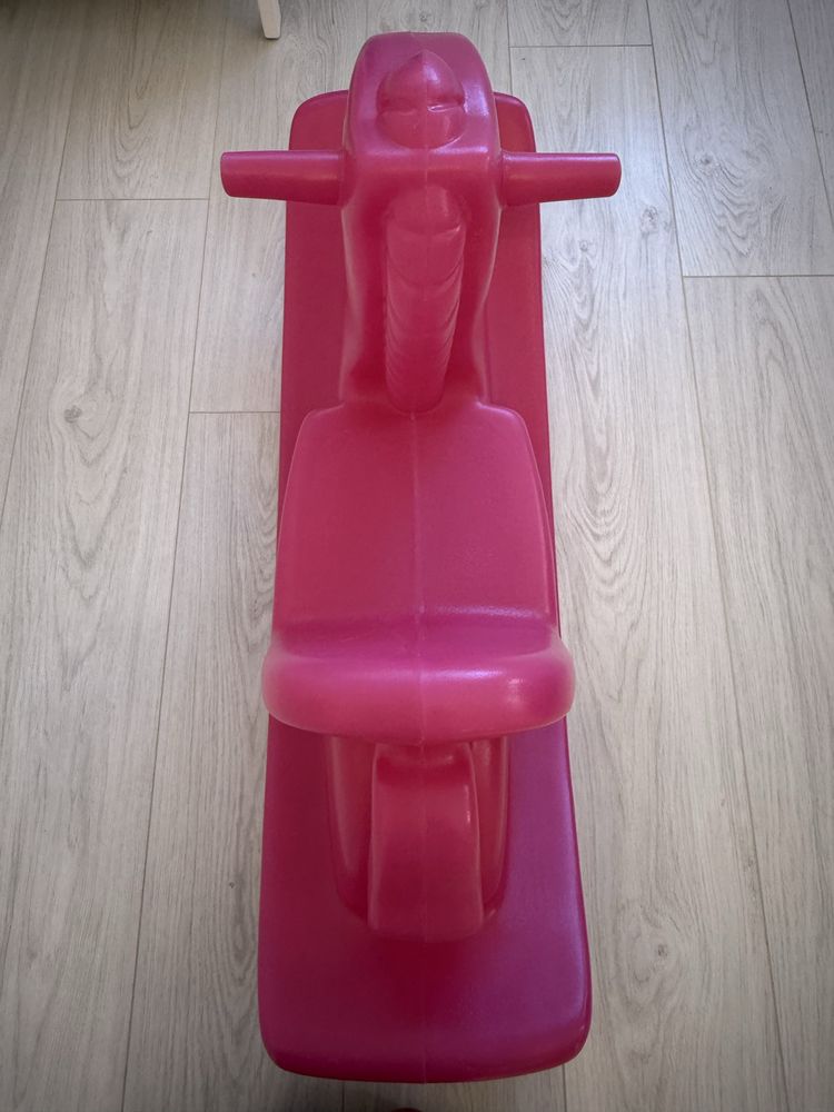 Люлеещ се кон Little Tikes