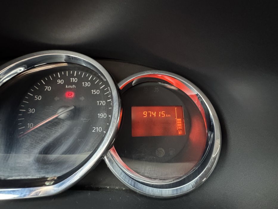 De vanzare Dacia sandero, 2015. Km97415 Benzina +  gaz. 5500 euro neg.