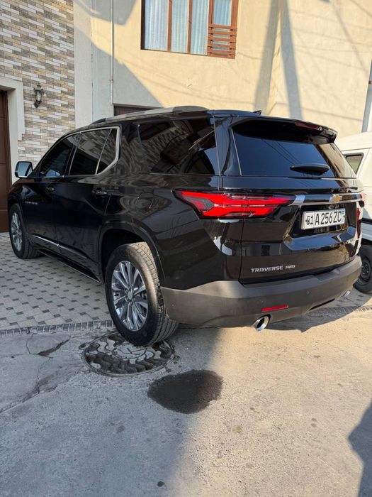 Travers premier qora rang kraskasi toza