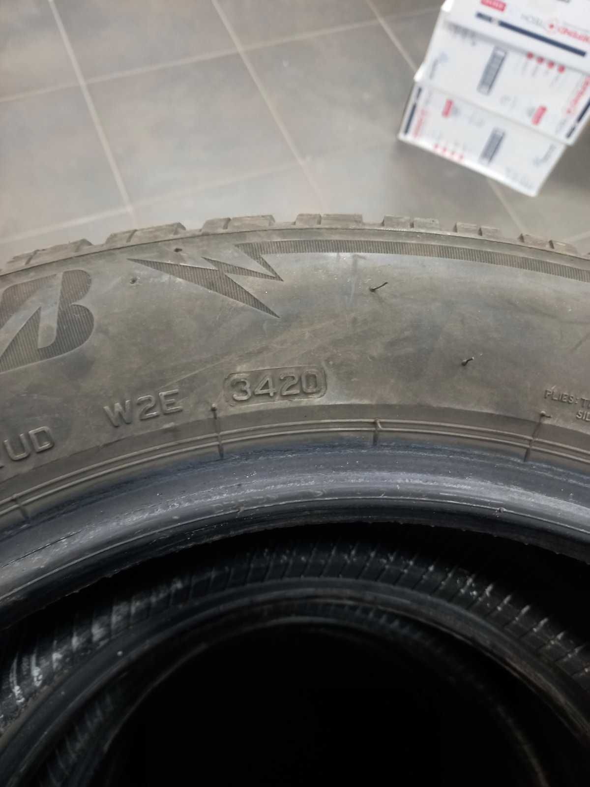 215/55/16 Bridgestone 200лв 4бр зимни