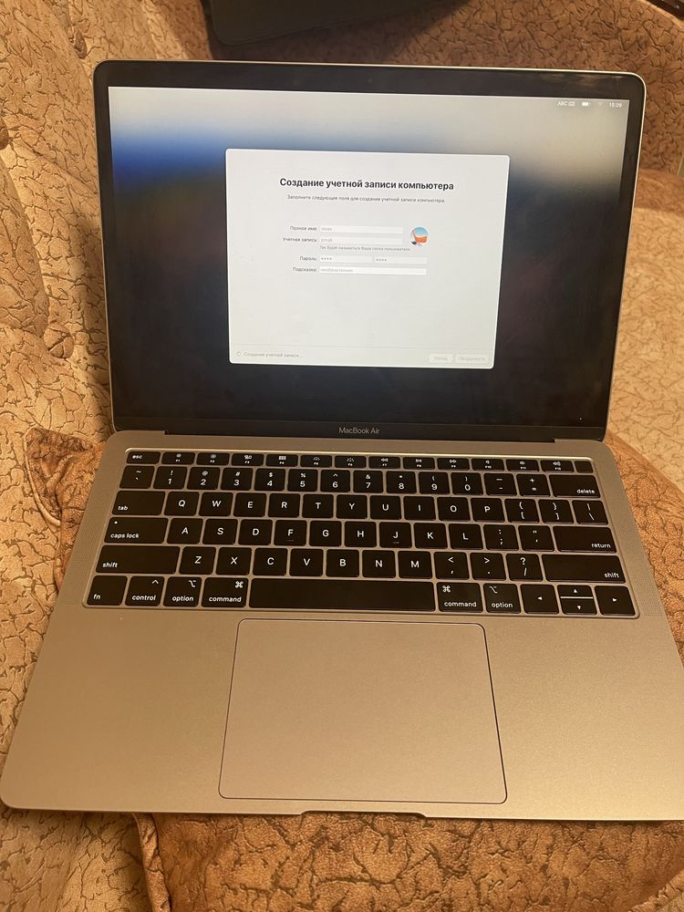 Macbook Air 2018 i5 8 gb