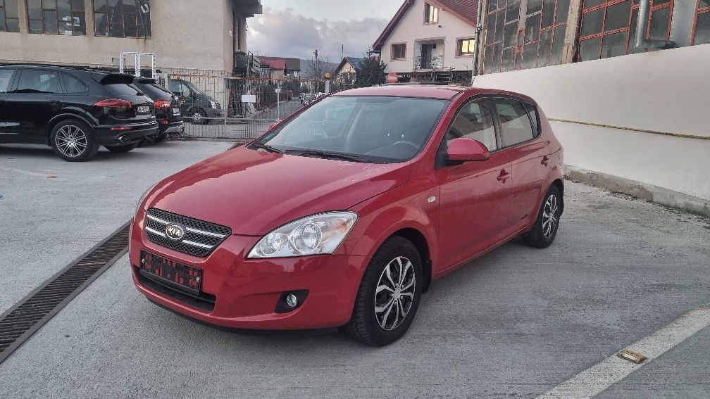 Kia Ceed 1,6 crdi 2008 180000km