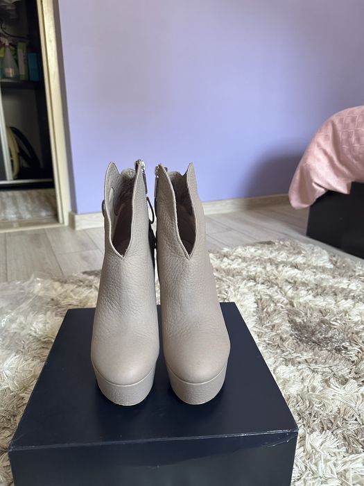 Vand ghete din piele Why Denis marimea 39 ca noi