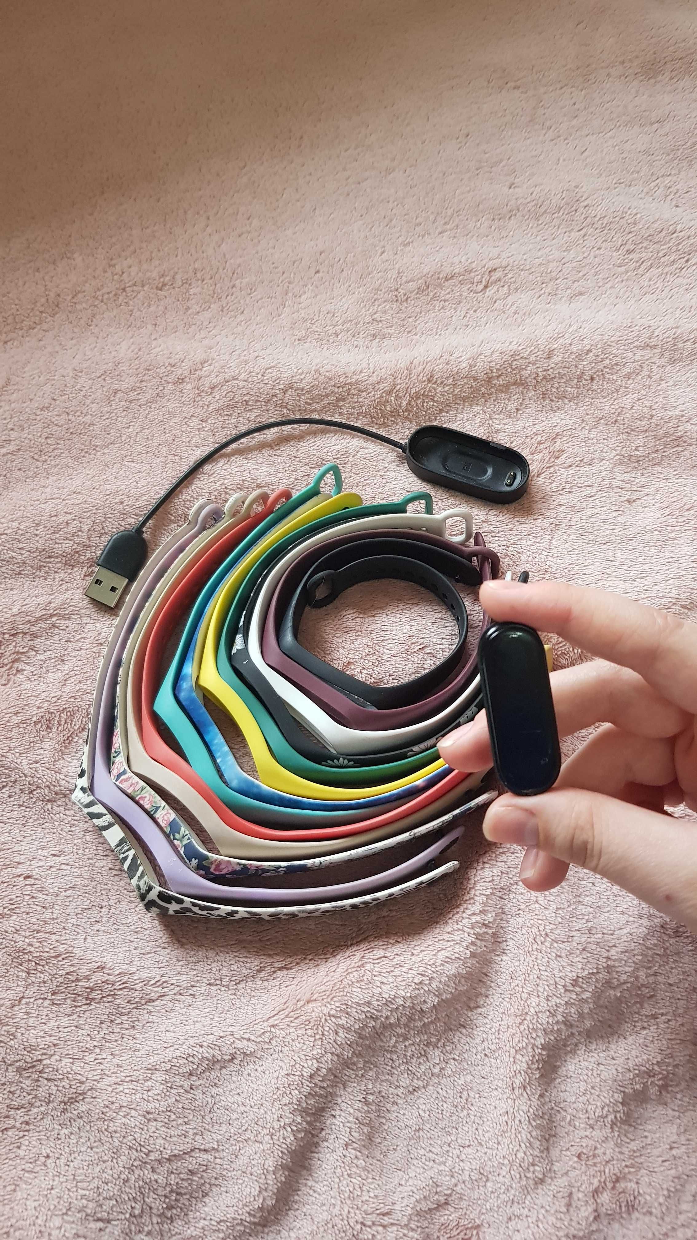 Xiaomi Mi Band 4 + 13 каишки и зарядно