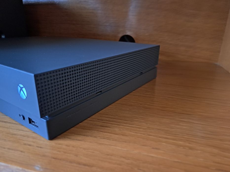 Consola Xbox One X Battlefield V Gold Rush Special Edition