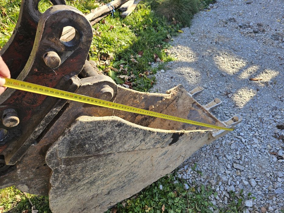 Cupă buldoexcavator