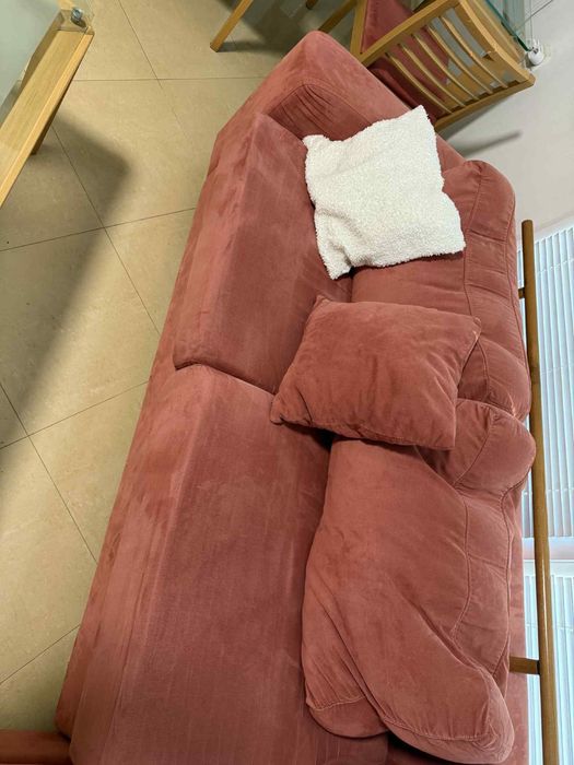 Комплект диван ,трапезна маса ,столове и малка маса