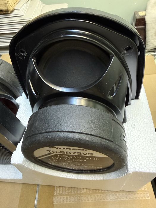 Продам калонки Pioneer V3 Champion