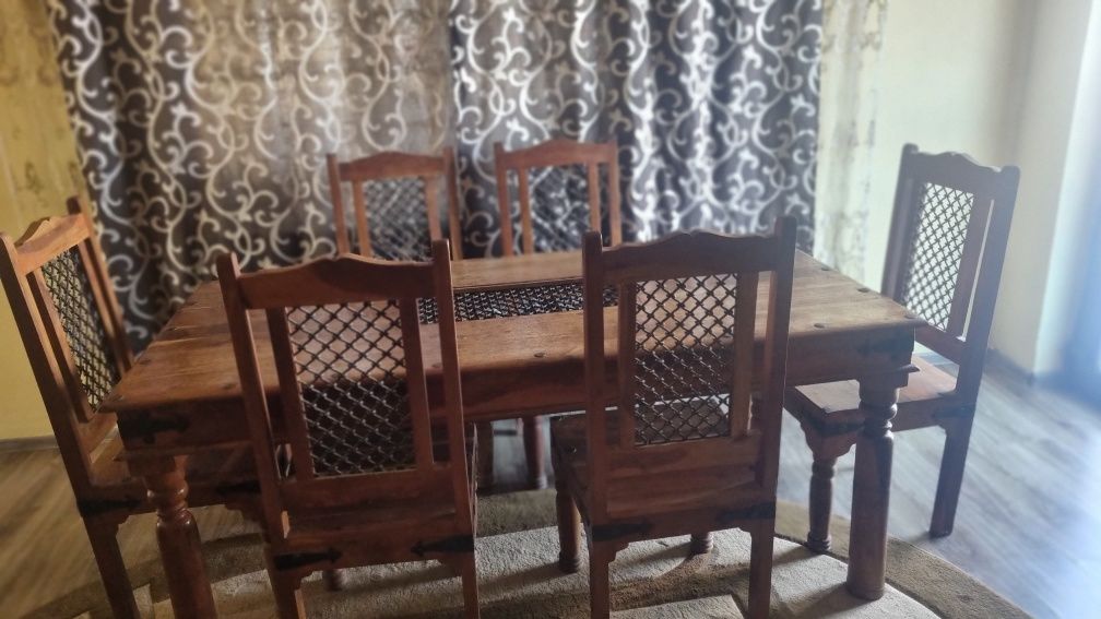 Masă de nuc cu 6 scaune (Prețul și alte detalii în privat sau la tel.)