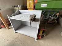 Banc de lucru cu menghina