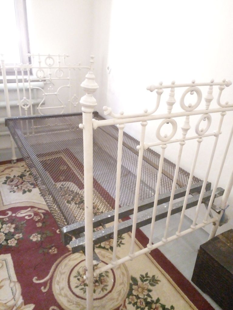 Кровать железная старинная