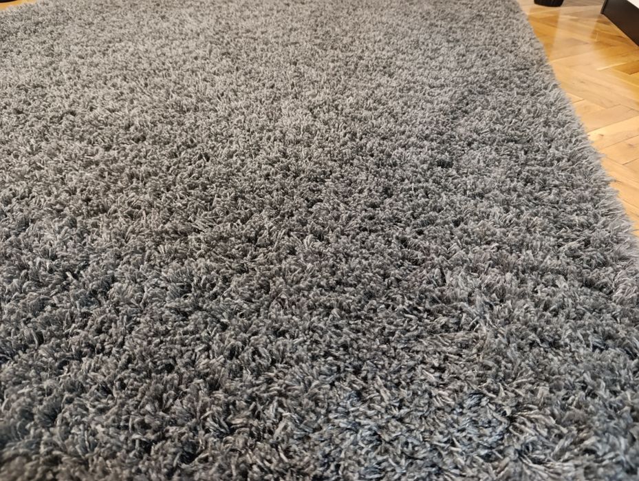 Графитено сив килим