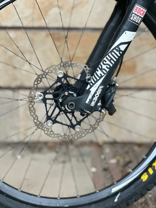 Продавам Santa Cruz v10 2019