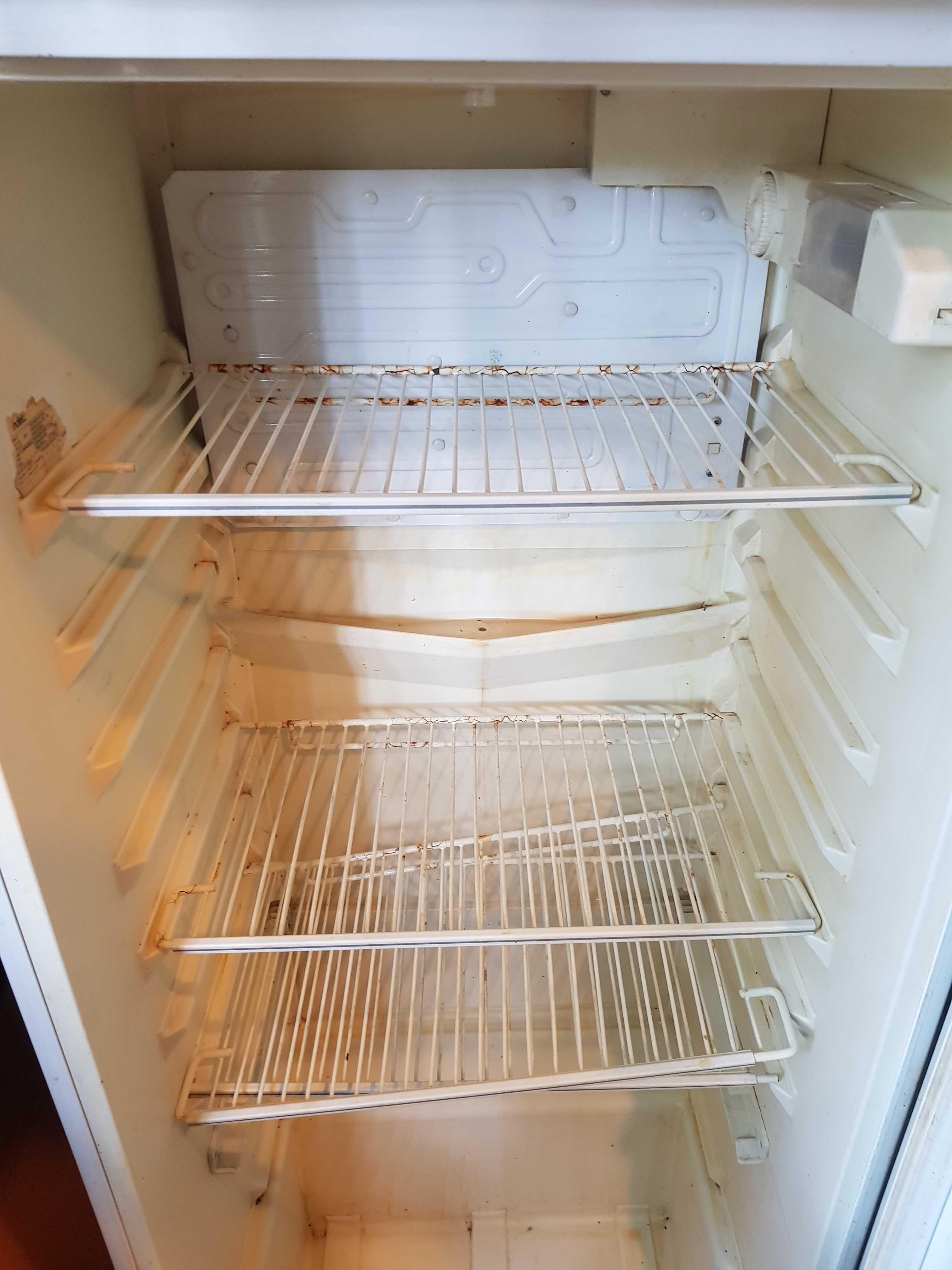 Продам холодильник Indesit