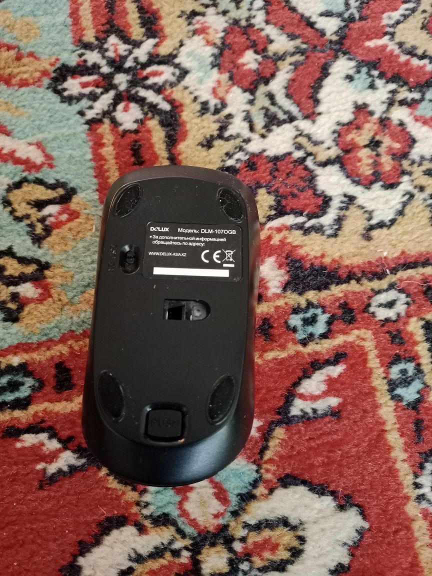 Продам компьютерную мышь,зарядное устройство,USB