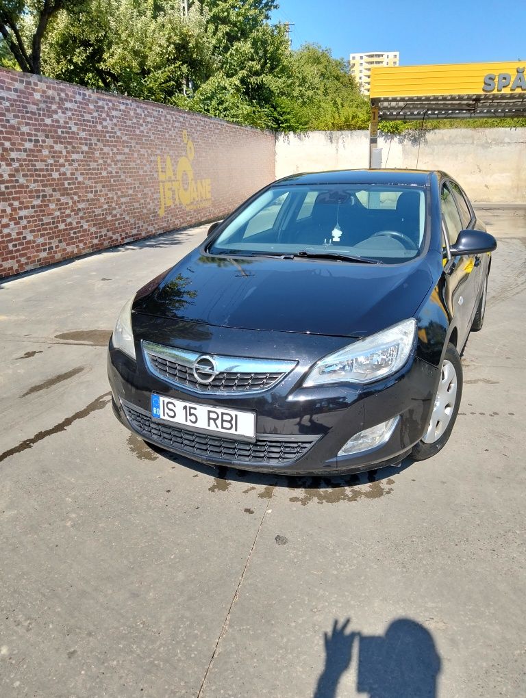 Opel Astra j 2011