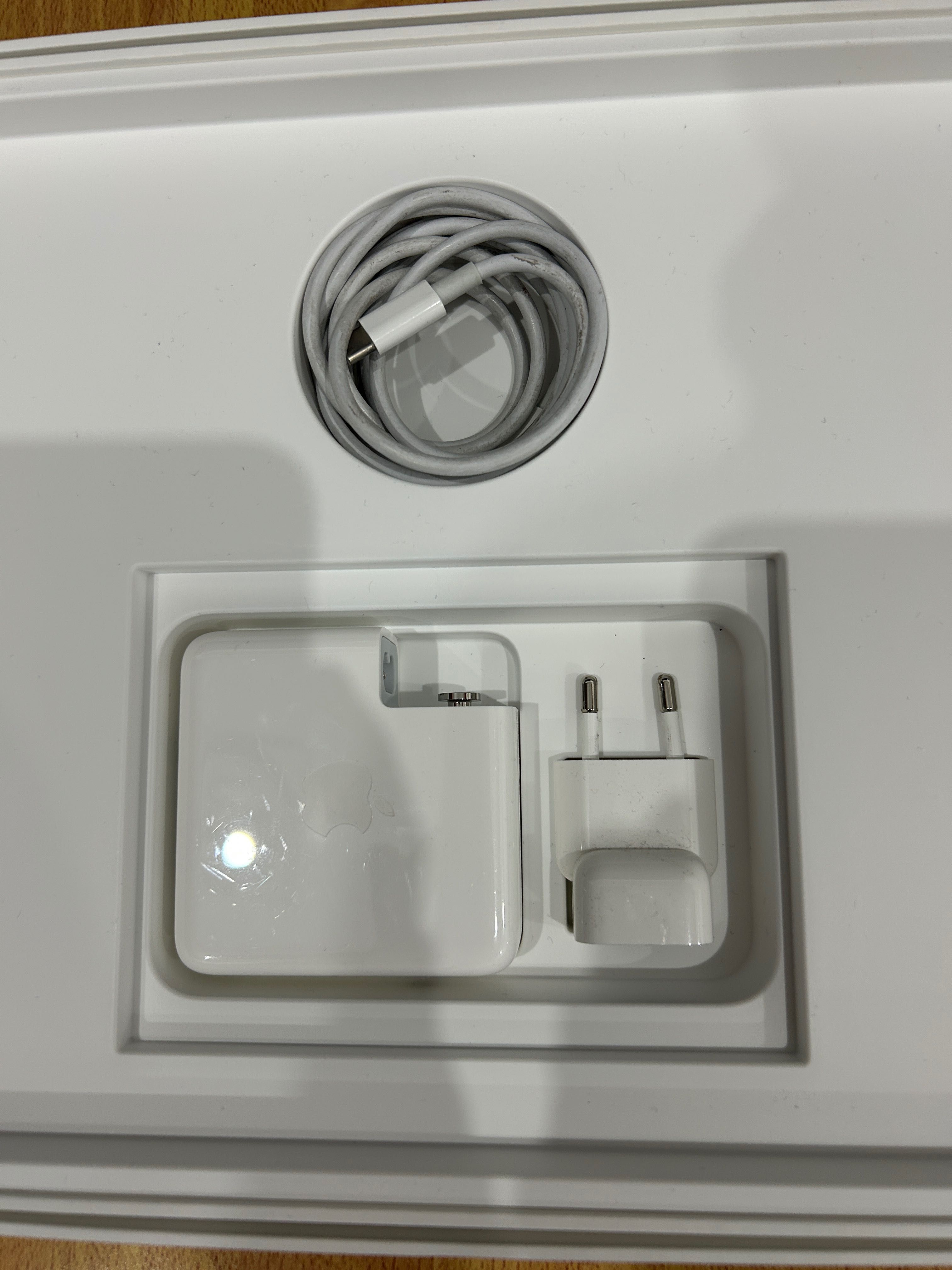 Като нов! Лаптоп MacBook PRO i5/8/256/ A1706 - mid 2017 Touchbar