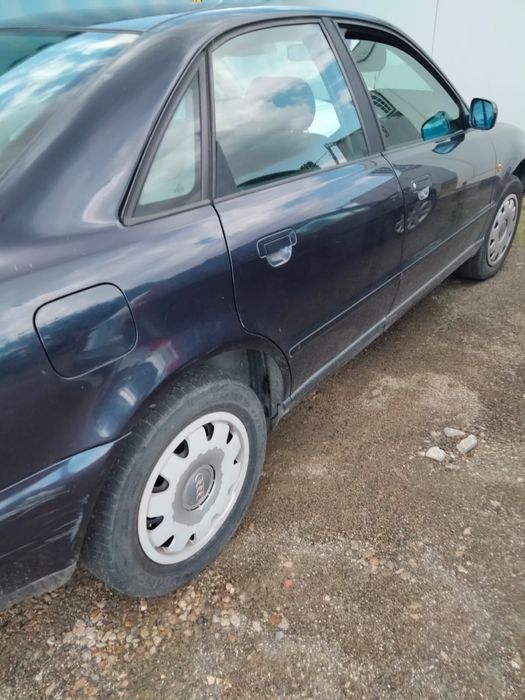 De vanzare: Audi A 4 motor defect