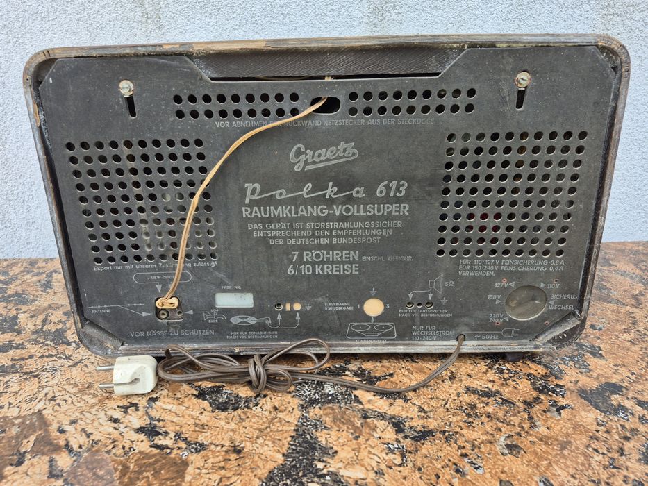 Radio cu lampi Graetz Polka 613 made in Germany fabricat in 1958

Radi