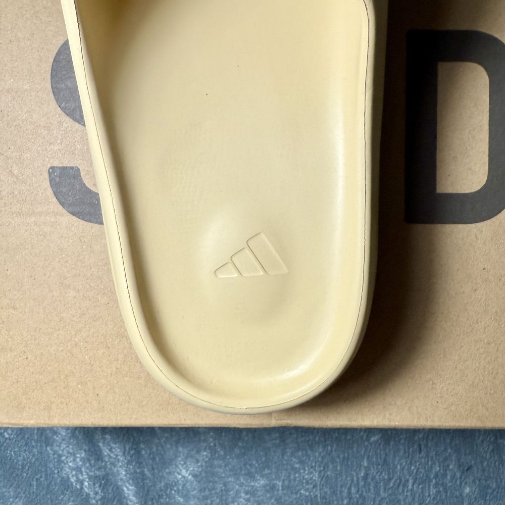 [Yeezy] Slides Desert Sand