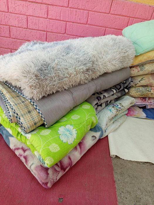 Продаётся ( одеял - подушка ) .