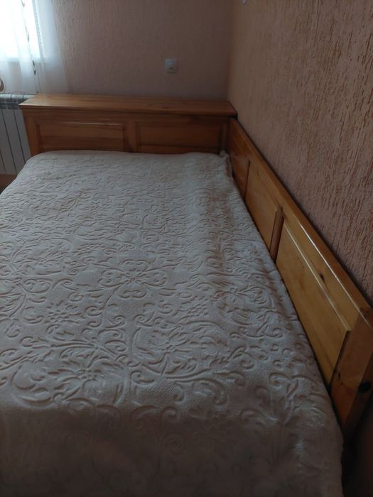 Спалня/приста от масив чам с матрак.