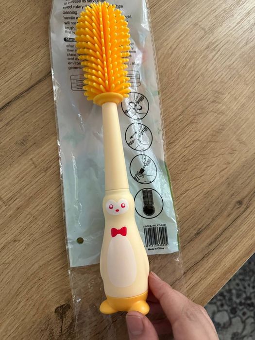 Щётка для бутылочек (пингвин)  Состояние новое 
Набор: большая и мален