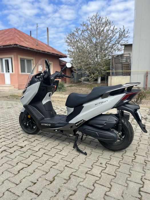 Vand scuter kymco x town 125 i categoria B n-max pcx