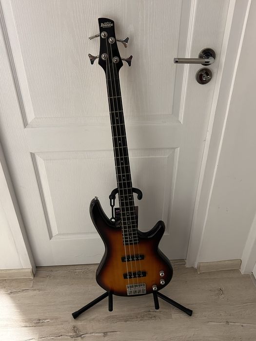 Chitara Bass cu amplificator