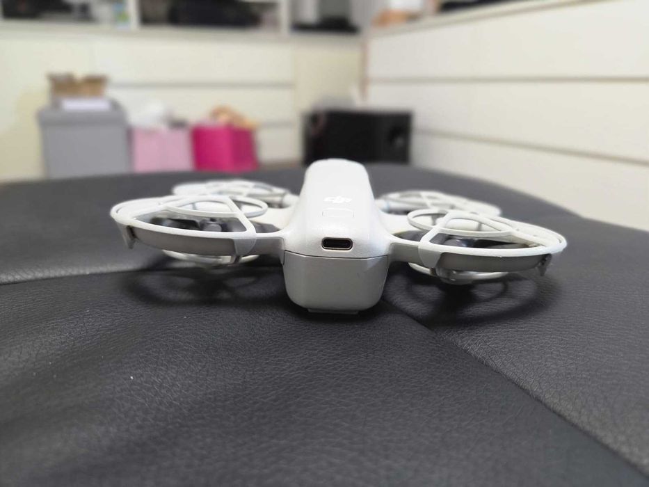 Drona DJI NEO – 3 baterii, Hub incarcare, carcasa transport, accesorii