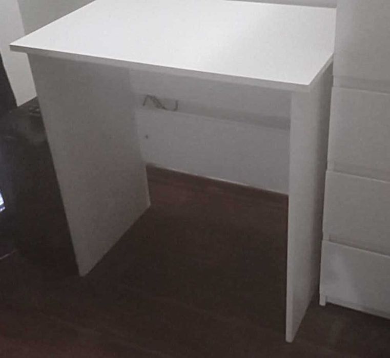 Работно бюро от ПДЧ - бяло + съваем стол IKEA GUNDE