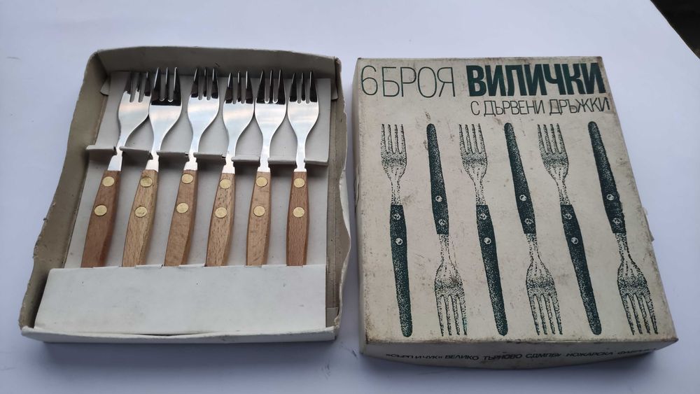 Комплект български десертни вилички с дървени дръжки