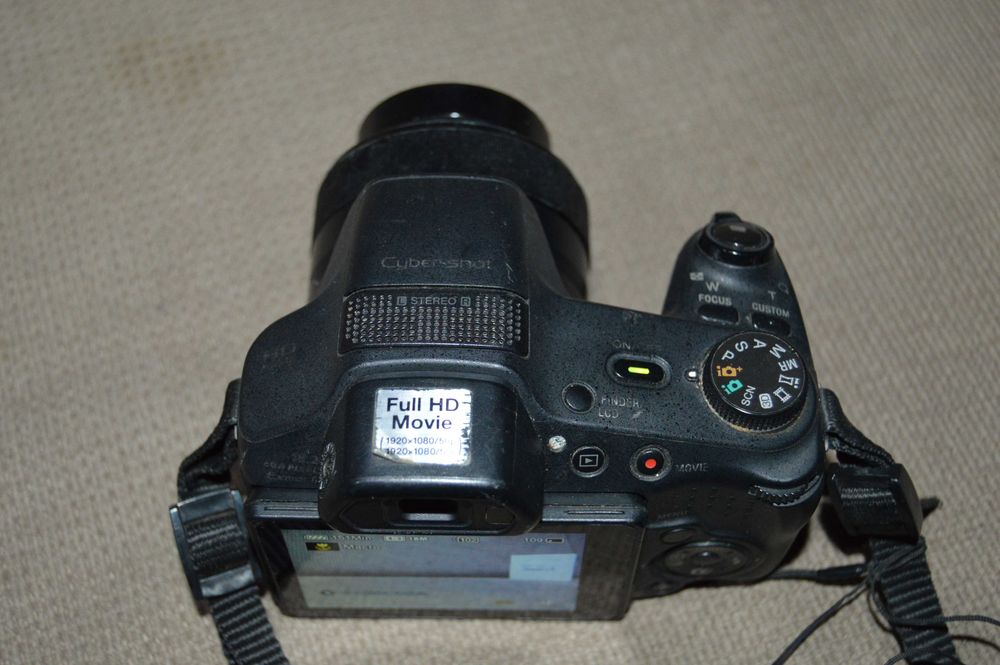 Sony Cyber-shot DSC-HX200V 18.2mp 30x optical zoom