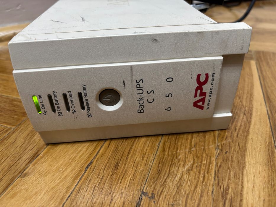 Sursa APC Back-UPS CS 650 de 400W cu Baterie Buna