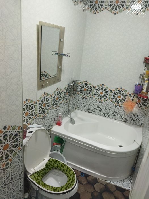 Qorasuv 6 2 xonalik uy sotiladi