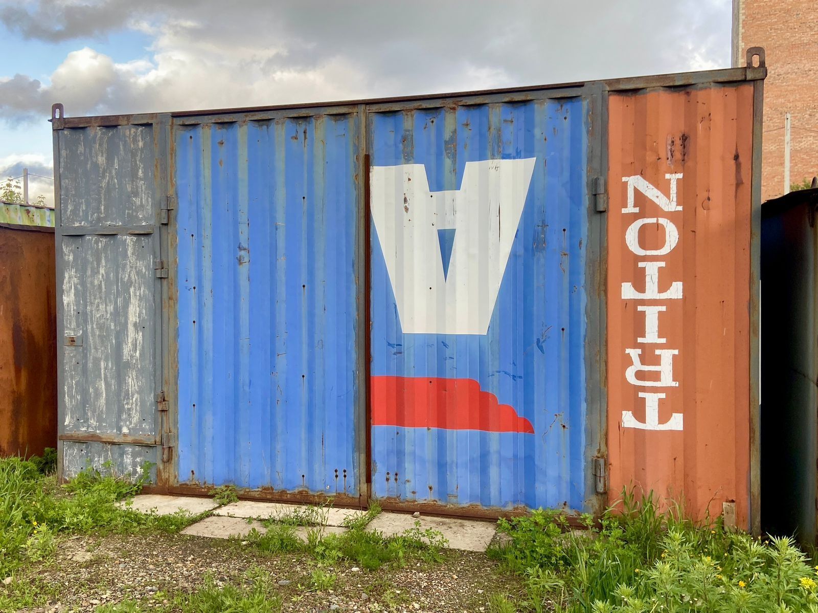 Продам гараж в пятом микрорайоне