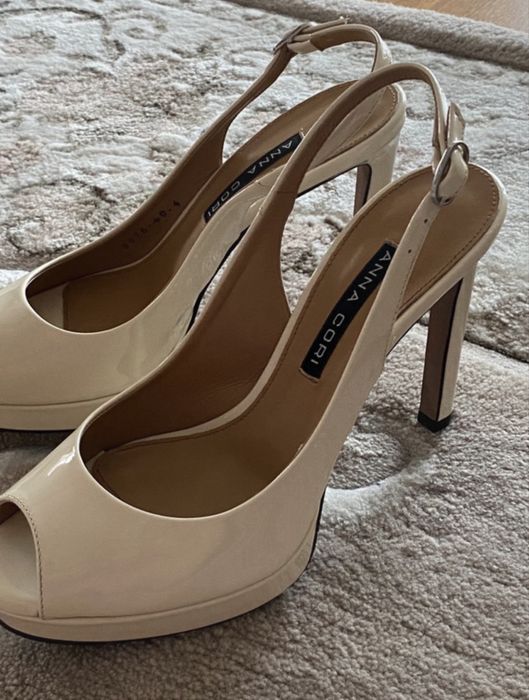 Sandale cu platforma