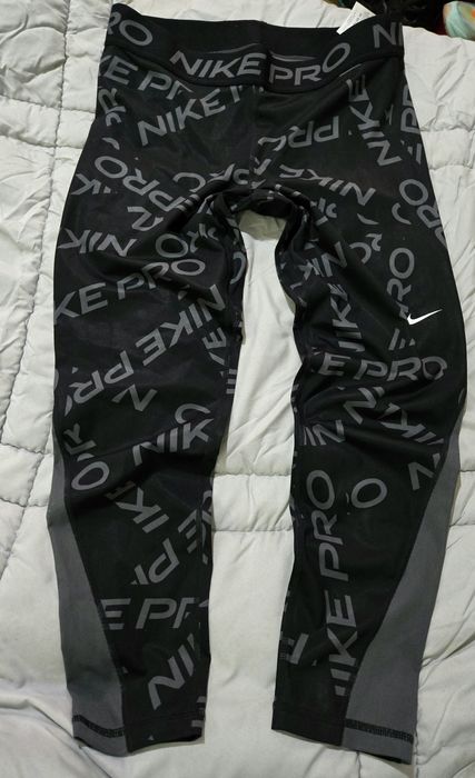 Nike оригинален дамски клин М размер нов