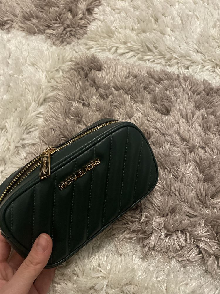 Borseta Michael Kors pentru curea verde