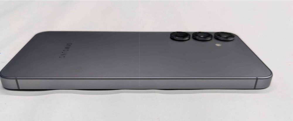 Продава се Samsung Galaxy s25 128GB Silver Shadow