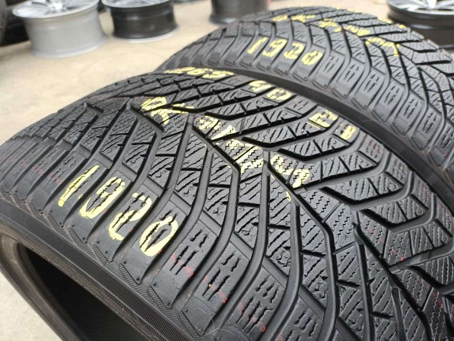 Set 4 anvelope iarna 265 40 21 cu 295 35 21 Yokohama BluEarth winter