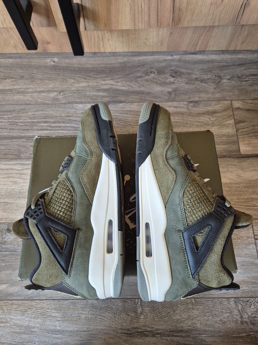 Air Jordan 4 Retro Craft "Medium Olive"